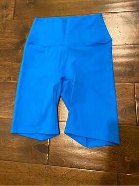 Lululemon ebb to train Blue Bike Shorts Size 4